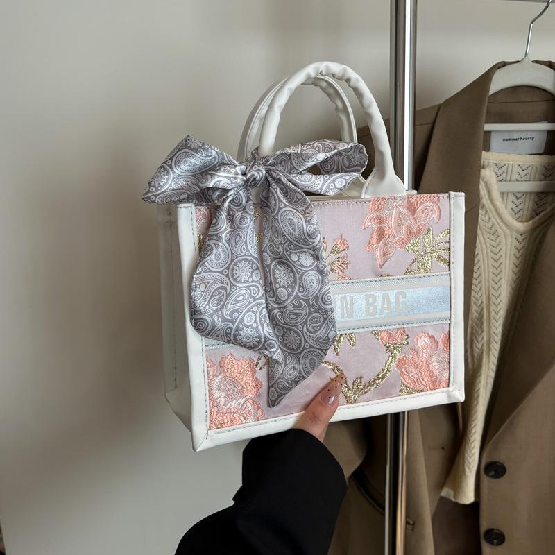 Personality trend niche commuter handbag shoulder large capacity beautiful tote bag women's messenger bag casual bag