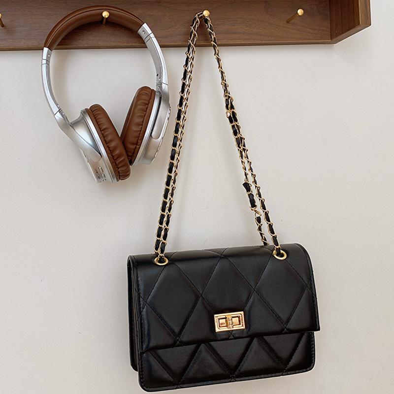 Rhombus Embroidery Thread Fashion Temperament Lock Small Bag Women 2025 Winter New Versatile Solid Color Messenger Bag Women