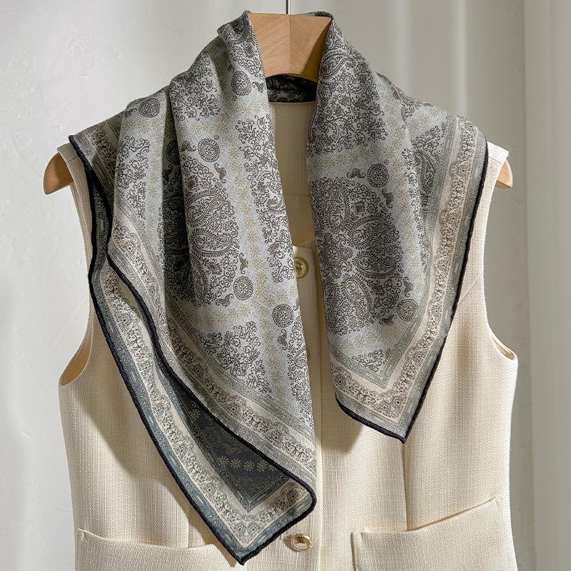 

Timeless Paisley Silk & Wool Scarf: Luxurious, Double-Sided for Women – Perfect for Spring & Autumn, Versatile Neck Accessory, Elegant Square Design. 60*60cm