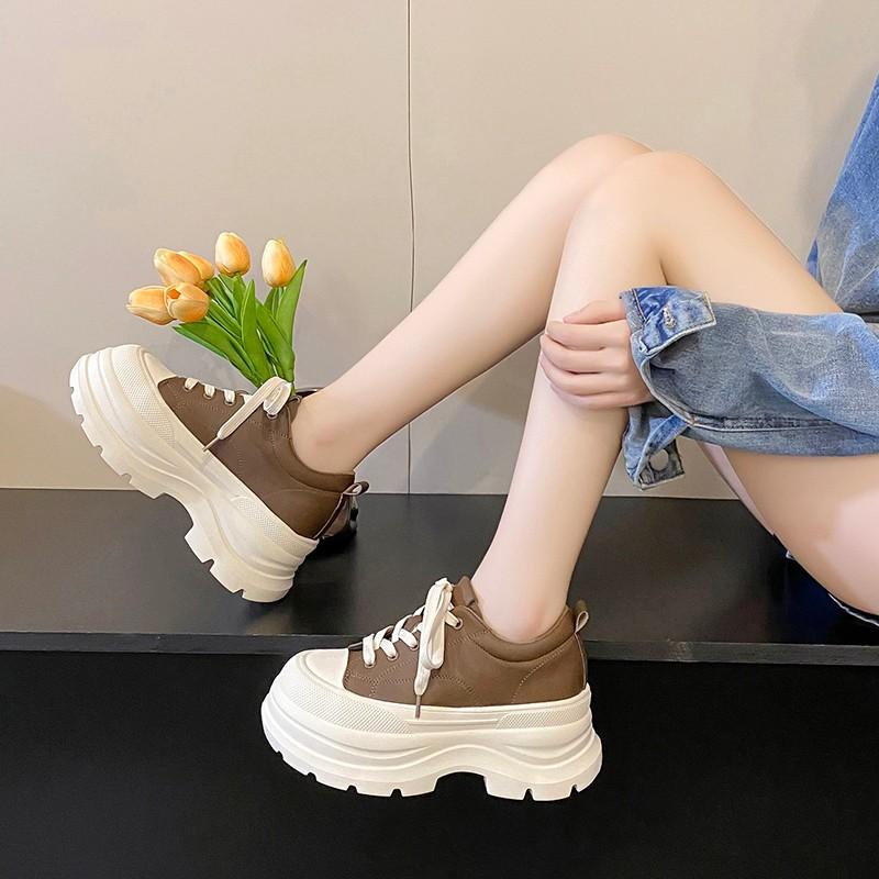 Fashion Retro Solid Color Round Toe Thick Sole Platform Chunky Heels Women Sneakers Lace Up Fashion Western Casual Trainer Punk Shoes
