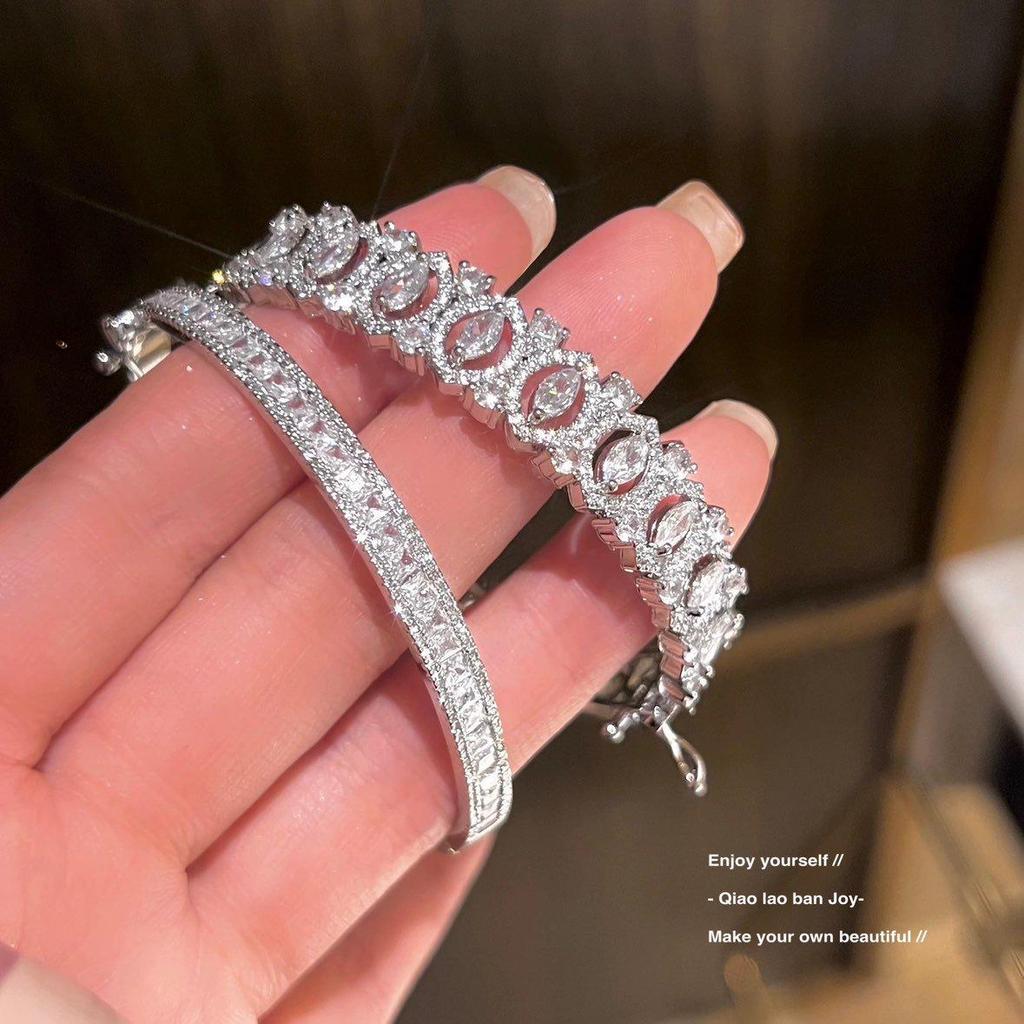 Exquisite Zircon French Flower Open Bangle: Luxurious, Versatile, High-End Fashion Bracelet