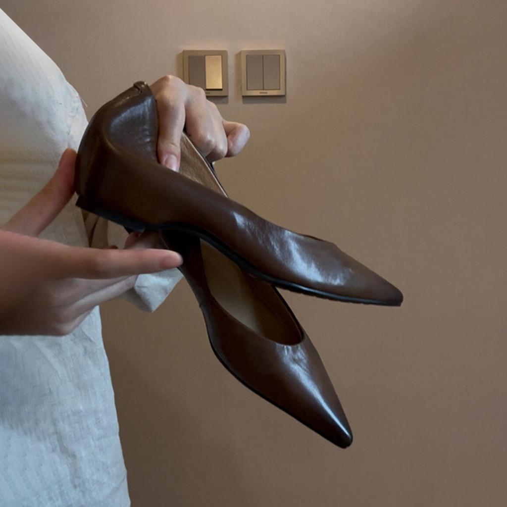 Literarische und künstlerische vielseitige Innenhöhenerhöhung Ein-Pedal-Pendelschuhe vielseitige Retro-Oberbekleidung spitze Temperament kleine Einzelschuhe