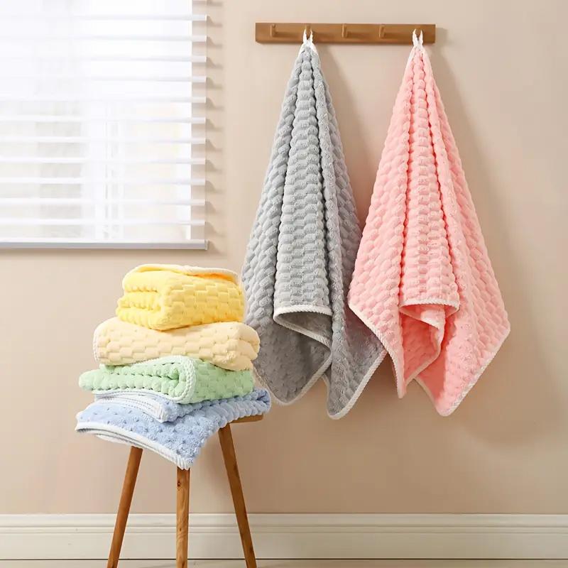 Large Bath Towels, Made of Thick Solid Color Coral Fleece Microfiber, Highly Absorbent, Quick-Drying, Soft, And Comfortable.