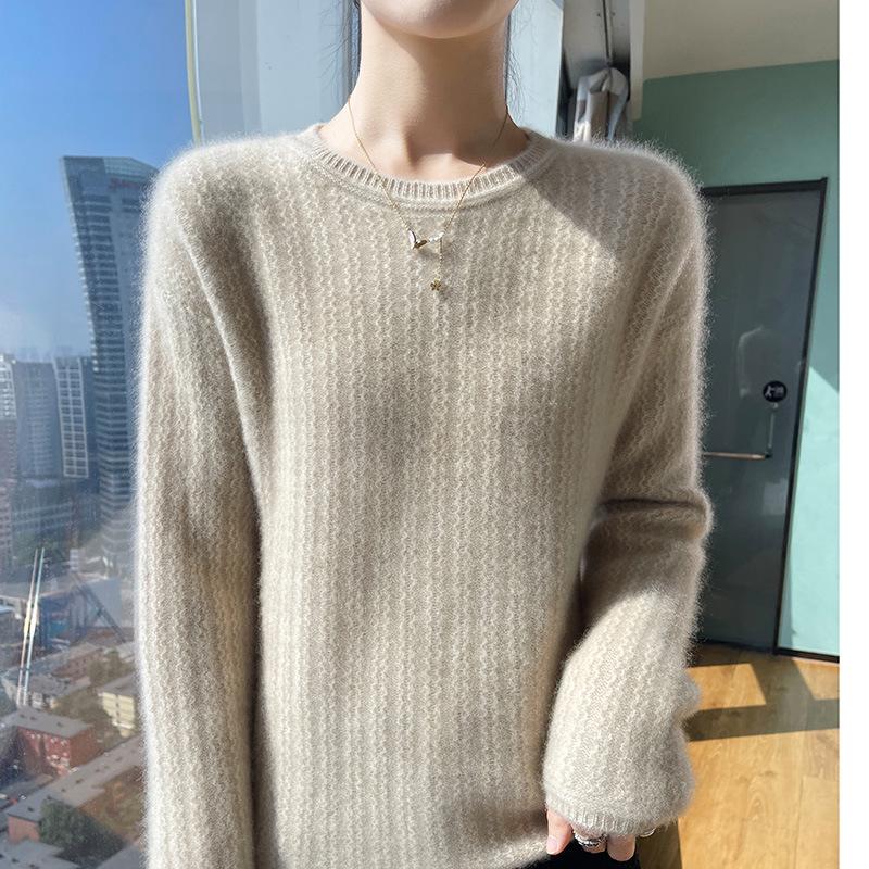 Women's Soft Wool Sweater: Cozy, Loose-Fit, Long-Sleeve, Round Neck - Perfect as a Thick Base Layer for Fall and Winter