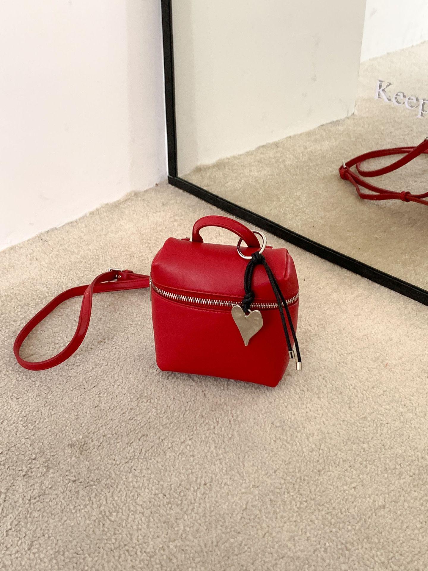 

Женская сумка через плечо новая летняя модная универсальная сумка-мессенджер с надписью love кожаная для наушников помады мини-сумка красный