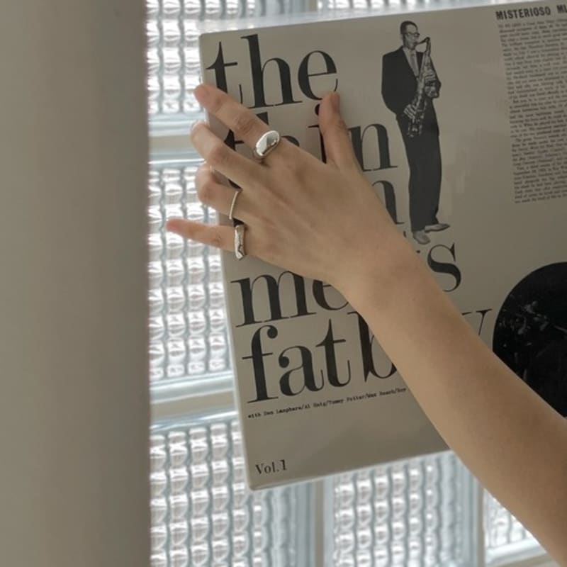 THE BORING Half Twist Ring