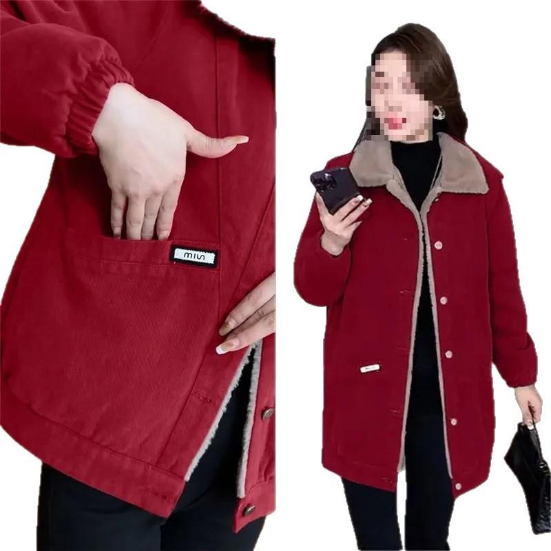 Mid-Length Velvet Plus Size Winter Trench Coat for Women - Stylish and Loose Fit, Perfect for Middle-Aged Mothers.