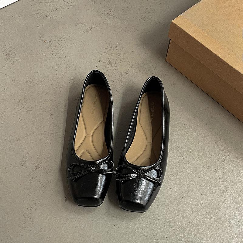 A New Style of Women s Flat Square-toed Bean Shoes with A Retro Shallow Opening and Versatile Design 35 чёрный 1980₽