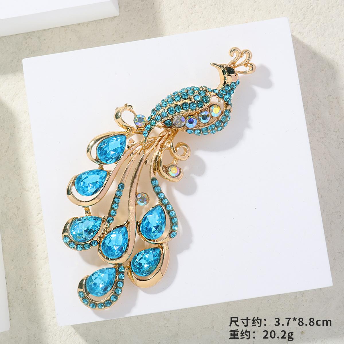 

Новый китайский чеонгсам с бриллиантовыми пряжками, изысканная креативная брошь в виде павлина, антибликовая пряжка для шелкового шарфа