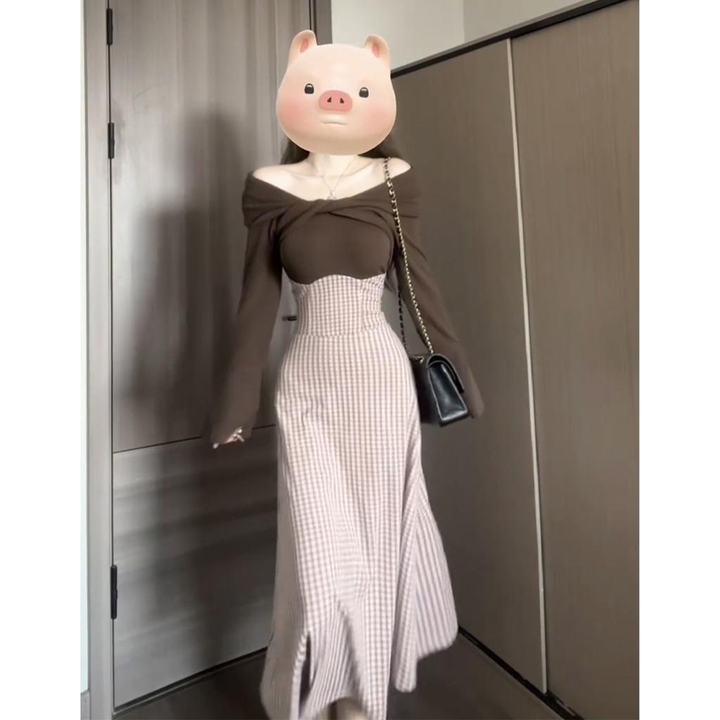 French retro one-word shoulder long-sleeved pinched waist dress children's autumn and winter new models are super good-looking Maillard wear