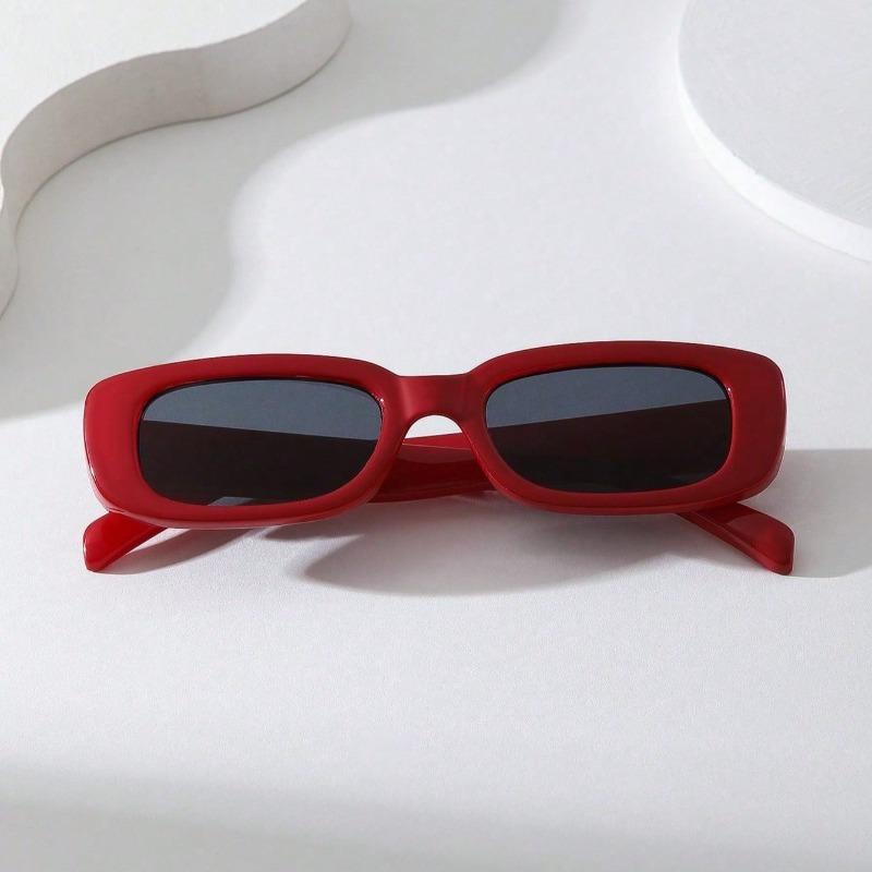 1 Pair of Women's Fashionable Glasses Lightweight Durable Frame Casual Fashion Decoration Glasses UV Protection