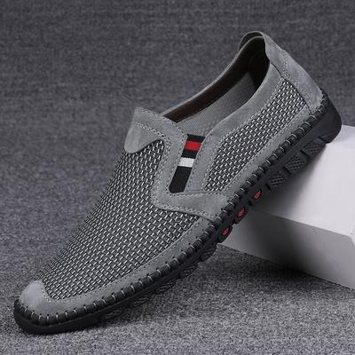 Sandales pour hommes Nouveaux Mocassins pour hommes Haute Qualité Respirantes Été Chaussures Décontractées pour Hommes Antidérapantes Chaussures d'Extérieur Découpées Plates à Enfiler