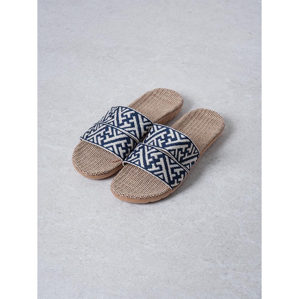 

Daiso Двухлинейные домашние льняные тапочки 240 мм