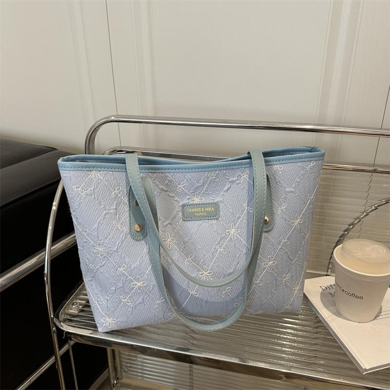 2025 New High-end Niche Design Armpit Bag Fashionable Casual Shoulder Bag Trendy Personalized Simple Tote Bag
