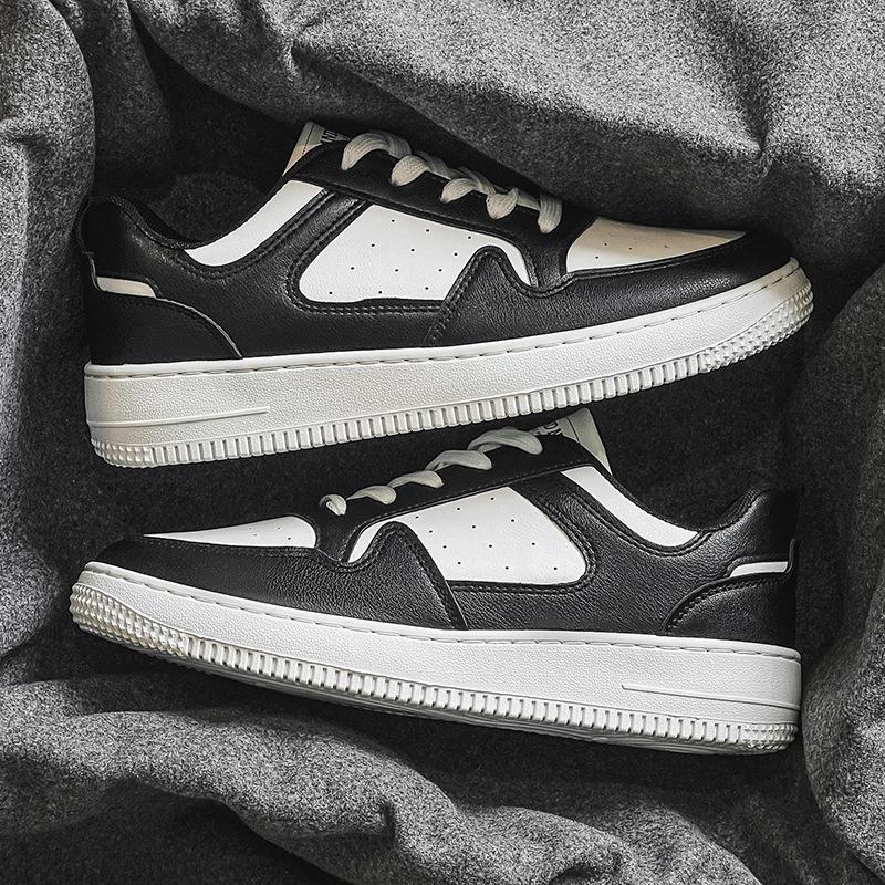 Frühlings-Herrenschuhe neue atmungsaktive kleine weiße Schuhe männliche Studenten Trend vielseitige Plateau-Sportschuhe lässige Board-Schuhe