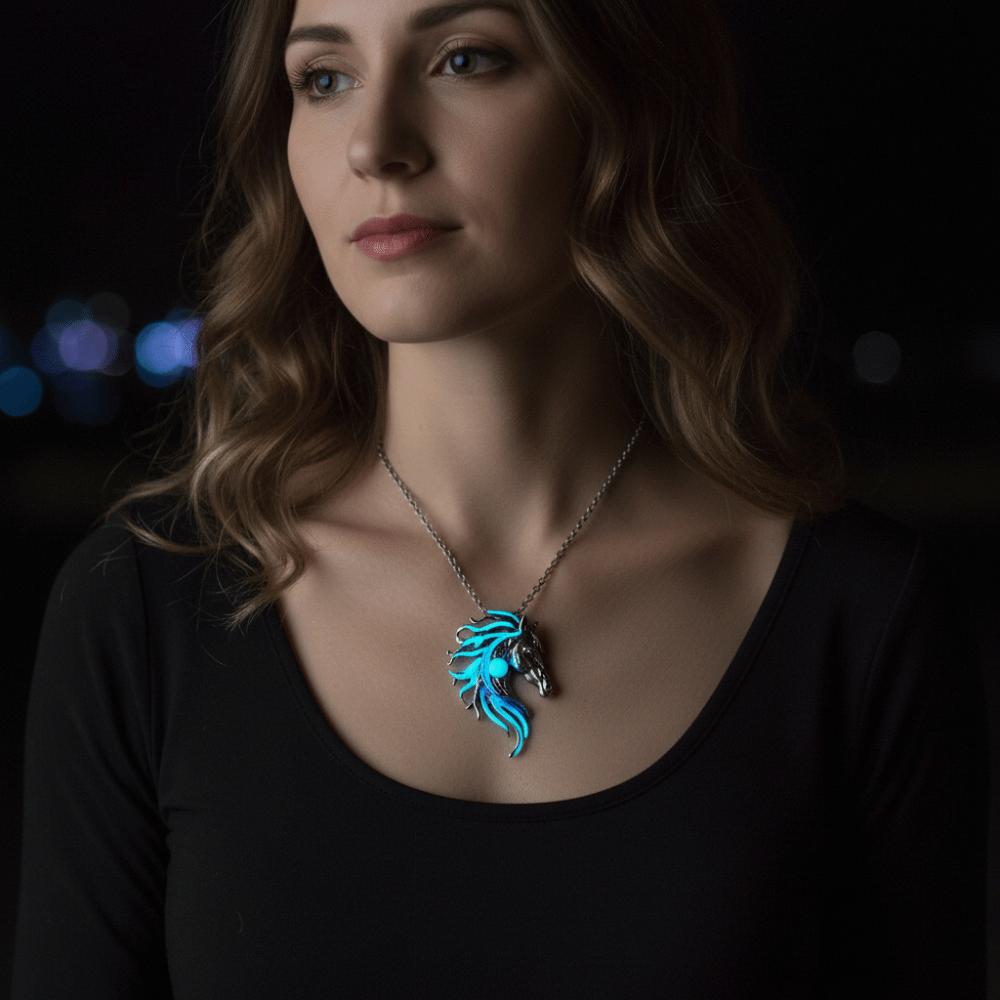 Creative Alloy Hiphop Rock Couple Chain Glow In The Dark Animal Luminous Horse Pendant Trendy Jewelry Glowing Necklace Disco