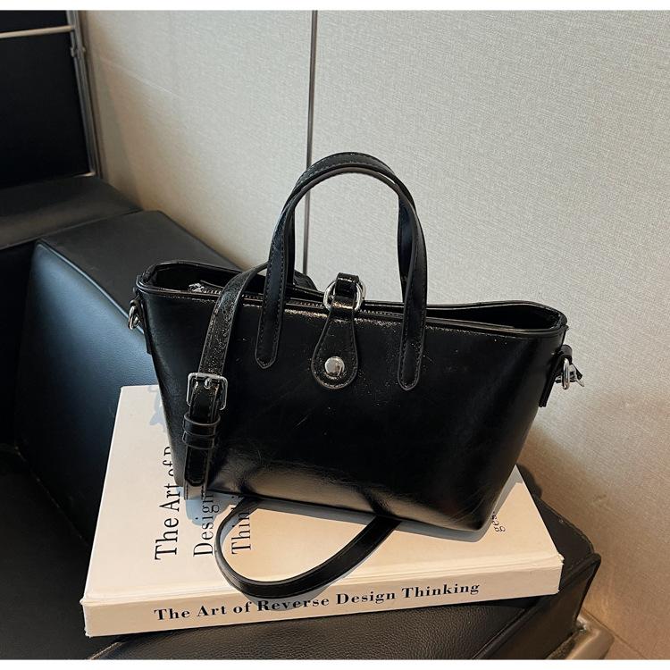 Niche Design Handbag Women's 2025 New Retro Foreign Gas Bucket Bag Korean Version Popular Super Fire Shoulder Messenger Bag