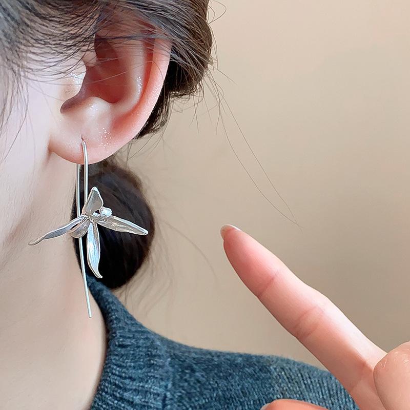 

Iris Retro 2025 High-End Earrings: Luxurious, Unique, Ancient-Style Ear Hooks with Niche Elegance серебряный