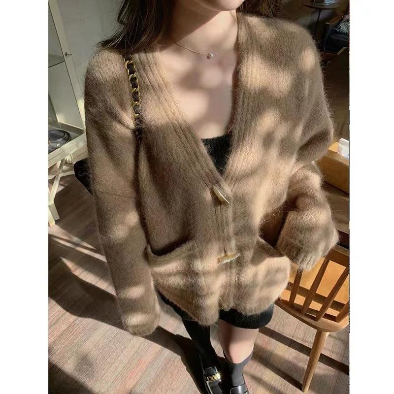 

Милая розовая вязаная куртка школьницы осень и зима большой карман пуговица-рог свитер нежный ветер ленивый мягкий восковой 49-15 (average size) верблюд