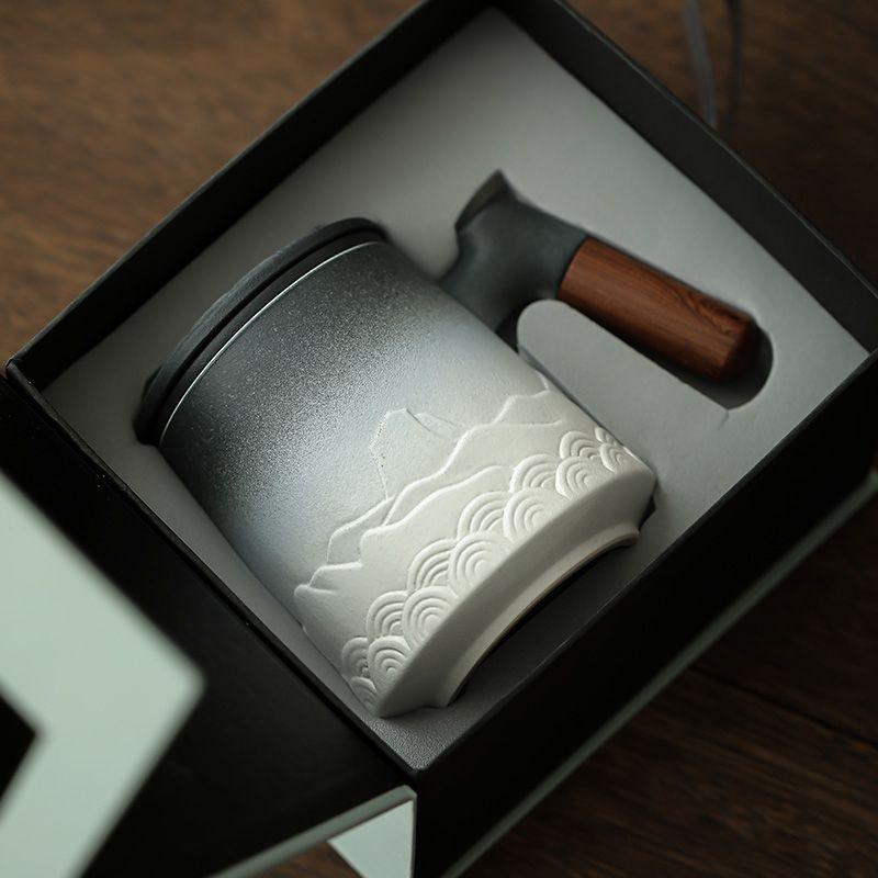 Handcrafted Ceramic Tea Mug with Infuser and Lid – 400ml Heat-Resistant Cup with Wooden Handle, Artistic Mountain Design