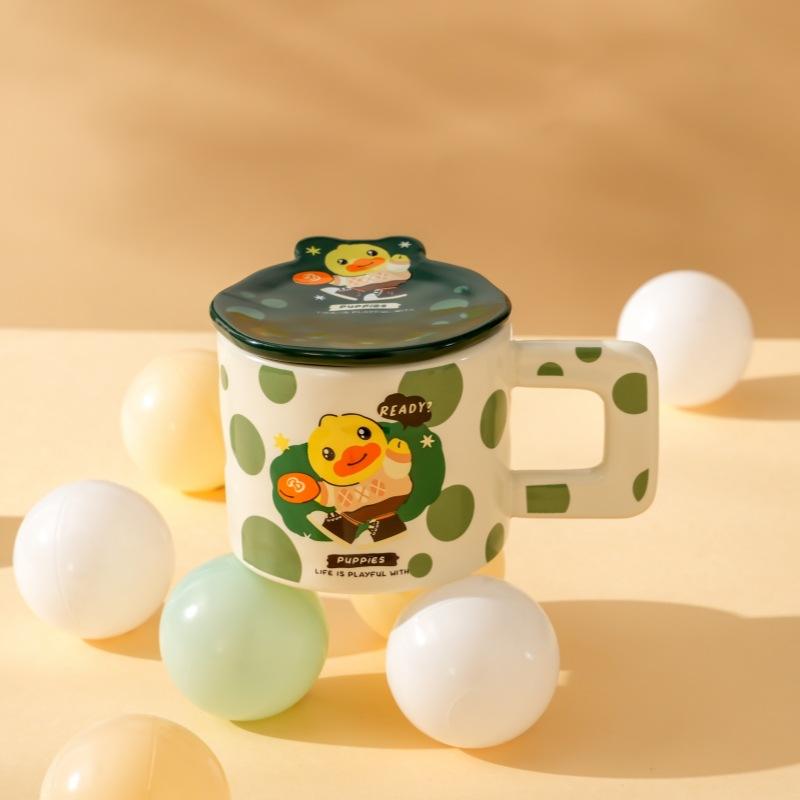 

Подарок на день рождения Маленькая кружка с желтым утенком Бытовая чашка для питья Офисная керамическая кружка с крышкой для девушки, выглядящей высокомерно 350ML