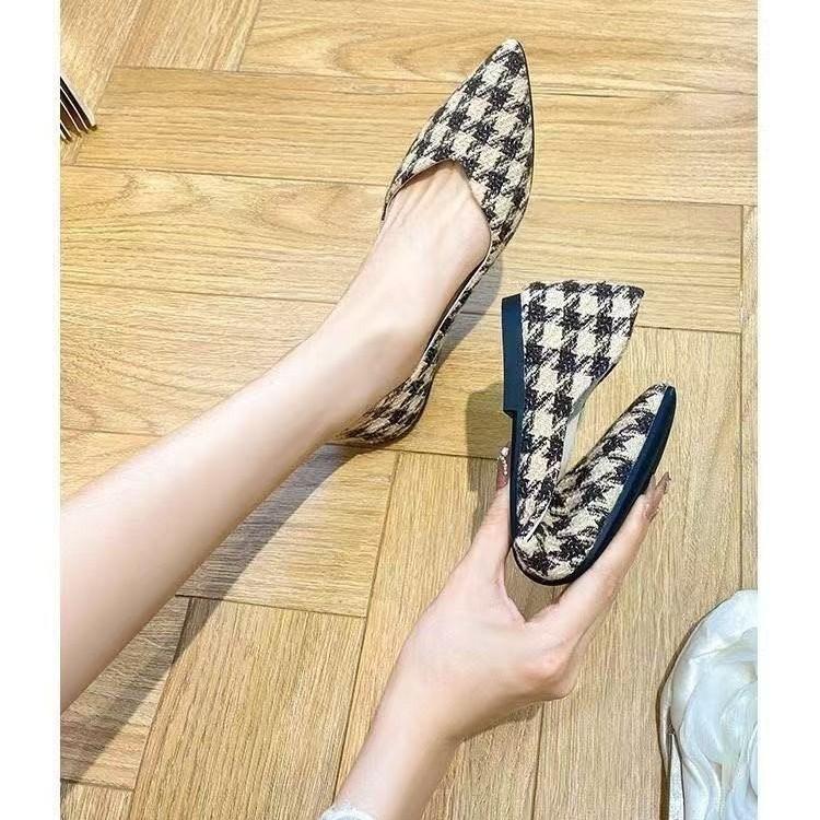 Khaki Flats Spring and Autumn Single Shoes Women's 2025 New Spring and Autumn Shallow Mouth Shoes Temperament Lady Large Size Pointed Ladyshoes
