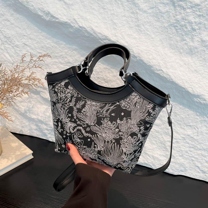 

Новая женская сумочка в китайском стиле 2025 весна-лето новая шелковая вышитая на плечо высококлассная сумка-ведро чёрный