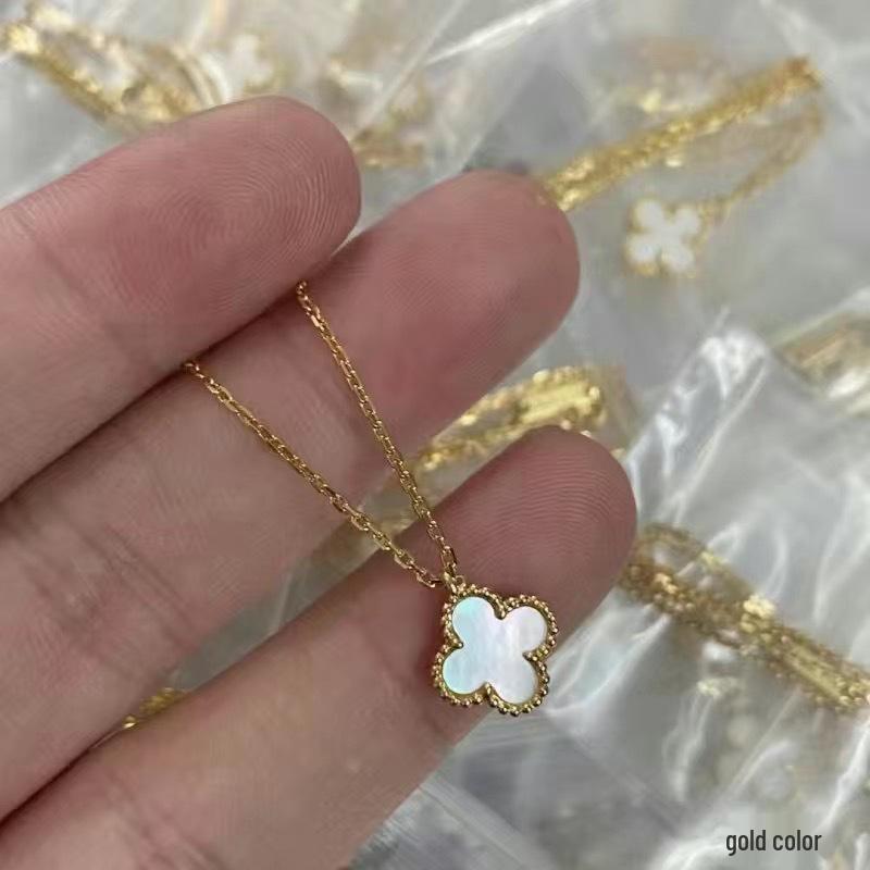 18K Goldplattiertes V-Design Kleeblatt-Halskette mit Rosenrotem Chalcedon, Achat und weißem Muschel-Anhänger High Version gray
