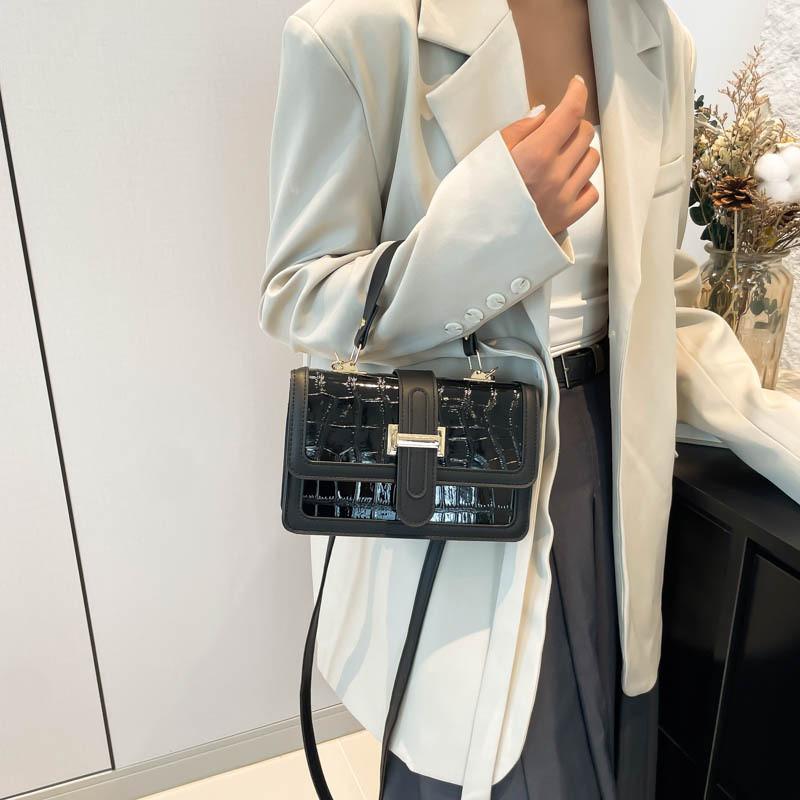 Chic Retro Stylish Handbag For Fashion Lovers With Elegant Design And Versatile Style