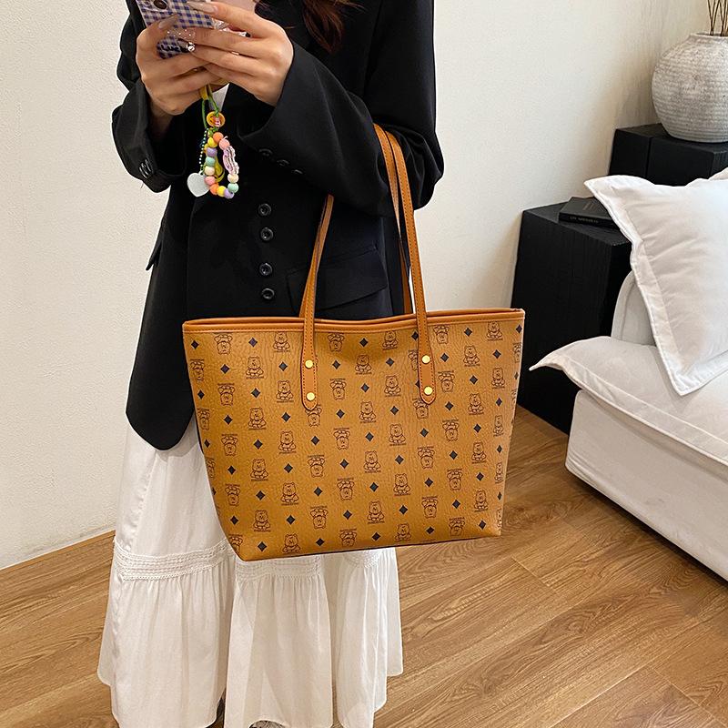 Casual commuting retro large-capacity bag women's new four-season versatile bucket bag shoulder bag vegetable basket bag