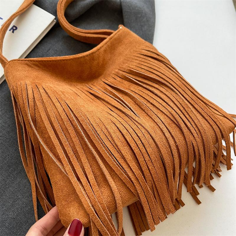 Geantă cu ciucuri de damă