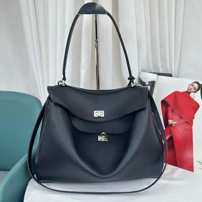 Weiche Ledertasche mit Schloss Street Style Umhängetasche Schultertasche Tägliche Verwendung