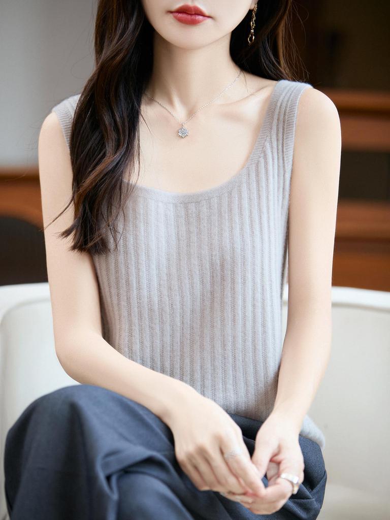 100% Wool Osmanthus Stitch Women's Camisole Vest - Sleeveless Knit Base Layer for Autumn/Winter.