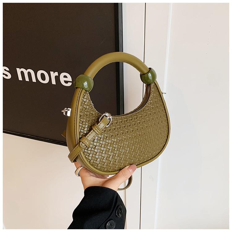 IELGY Retro Woven Messenger Bag Niche Design Portable Commuter Dumpling Bag