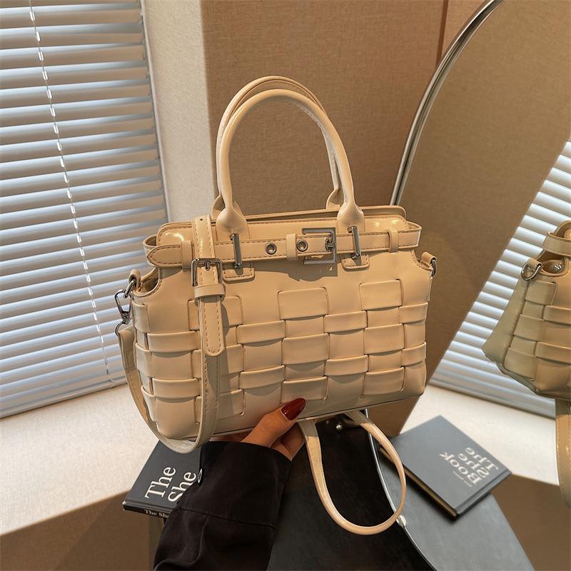 Women bags women's bags 2025 new Korean version fashion handbag large capacity shoulder woven tote bag