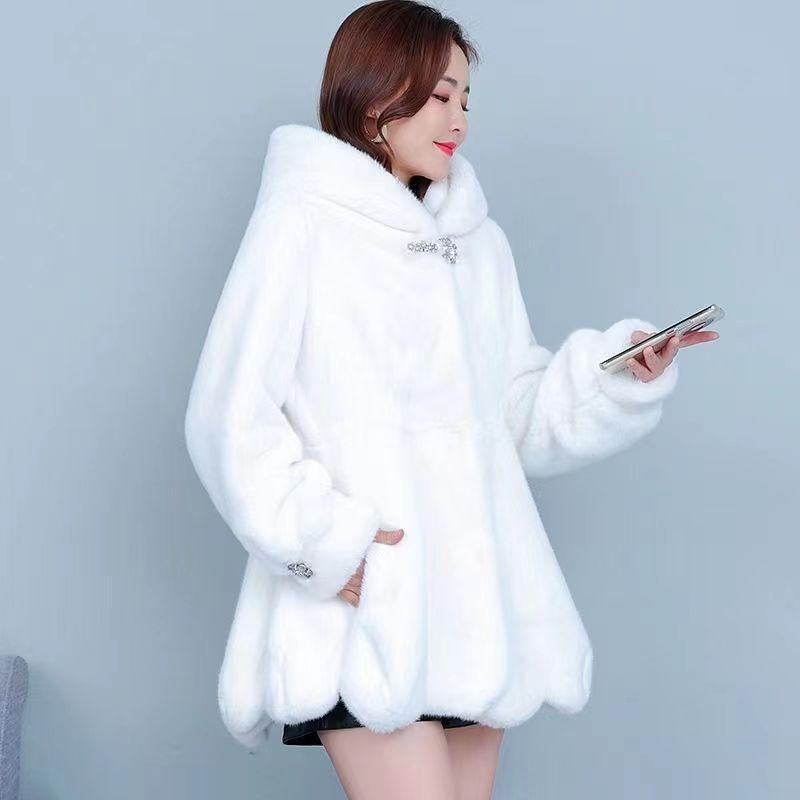 

Осенью и зимой новая мода искусственная норка бархатная женская шуба искусственный мех средняя и длинная утолщенная одежда для мам хлопок свободный 4XL 80kg-90kg белый