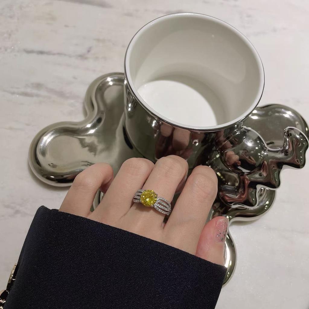 Cold wind light luxury yellow diamond ring female, opening niche design sweet gift versatile personality heavy industry fashion