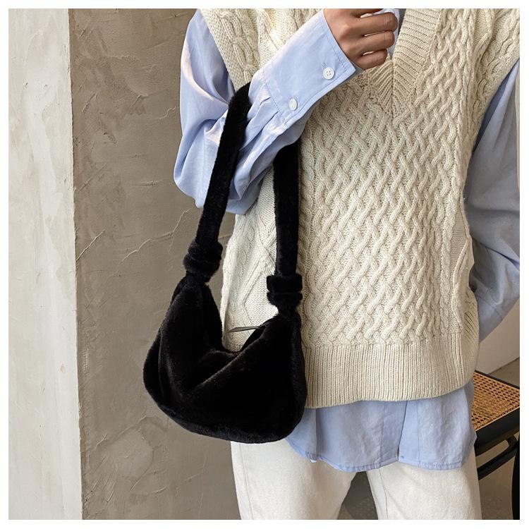 Korean Style Faux Fur Mini Shoulder Bag 2026 Trendy Plush Handbag for Women Fashion Soft Crossbody Purse