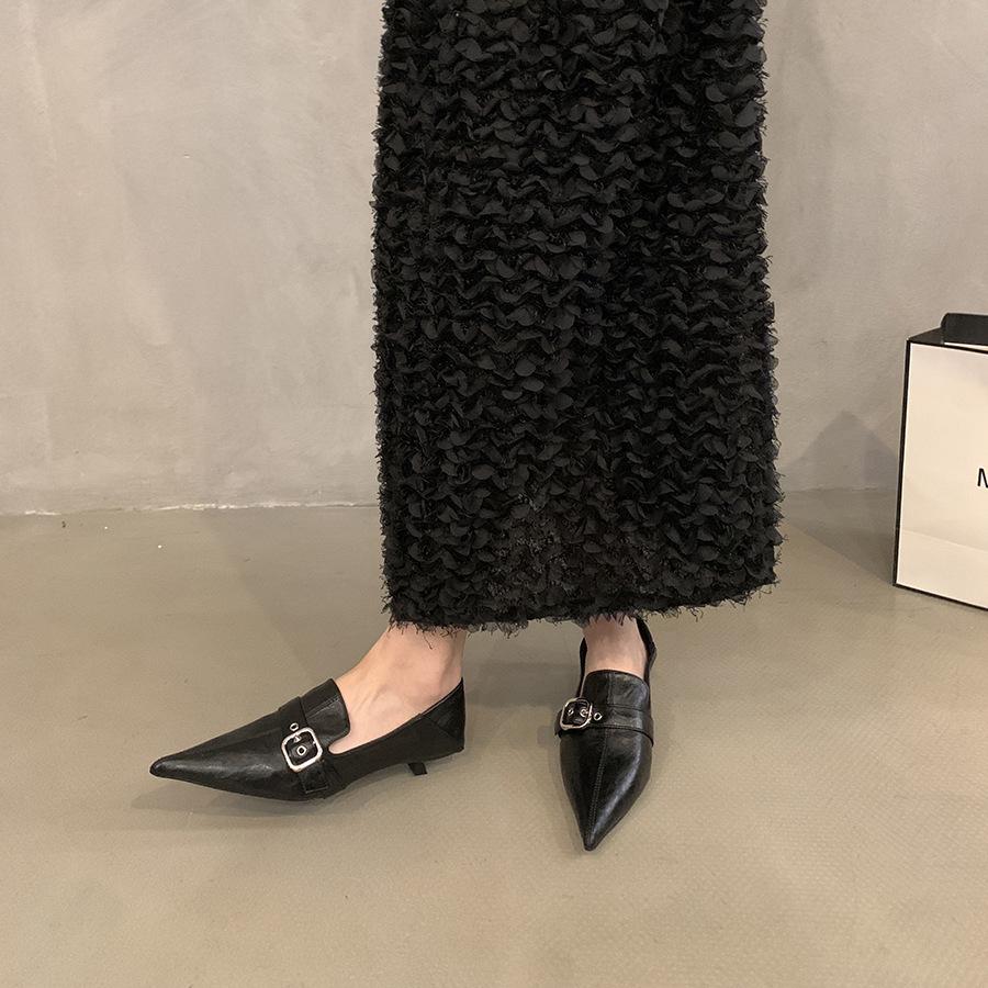 Autumn 2024 new high-end low-heeled pointed single shoes femininity soft leather cat and commuter retro small leather shoes