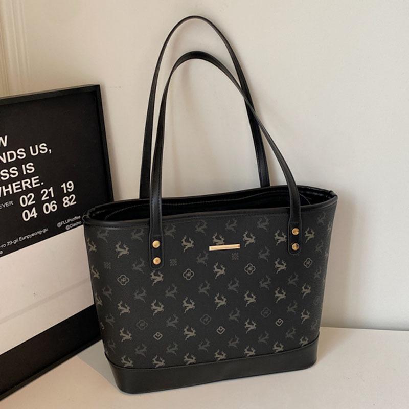 

Autumn women s bags, new tote bags, large-capacity commuting shoulder bags, casual portable underarm bags.