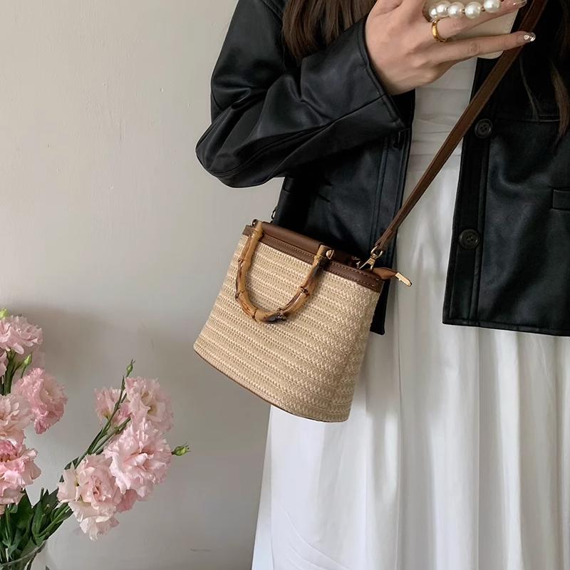 Damen Umhängetaschen aus Strohgewebe, Retro-Schultertaschen, Sommer-Strandtaschen für den Urlaub am Meer, lässige Handtaschen mit Bambusgriff