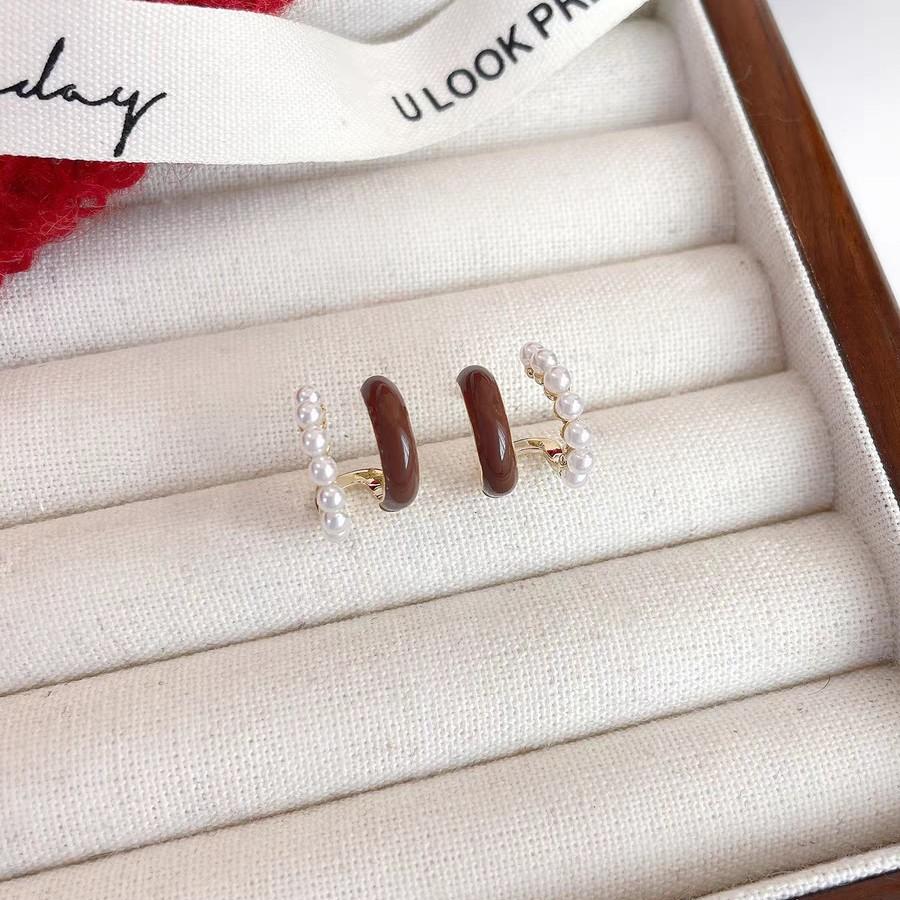 Super delicate pearl stud earrings with unique temperament, c-shaped earrings, high-end earrings, red ear jewelry~