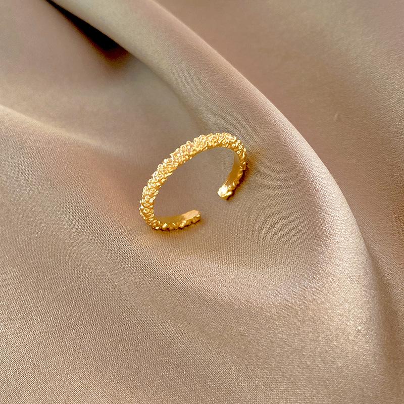 Elegant Adjustable Plain Band Ring for Women - Creative Luxury Design, Perfect for Index Finger and Versatile Style.