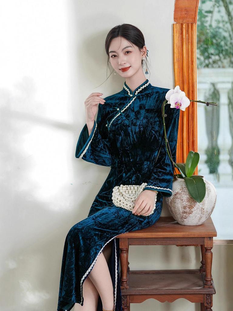 Elastisches Samt-Langes Cheongsam-Kleid: Herbst/Winter 2025, Retro-China-Stil, Weite Fledermausärmel
