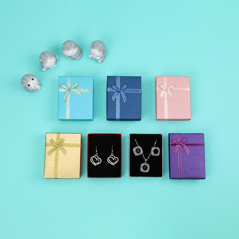 Gold-Edged Jewelry Gift Box: 7x9x2.8 Necklace Packaging