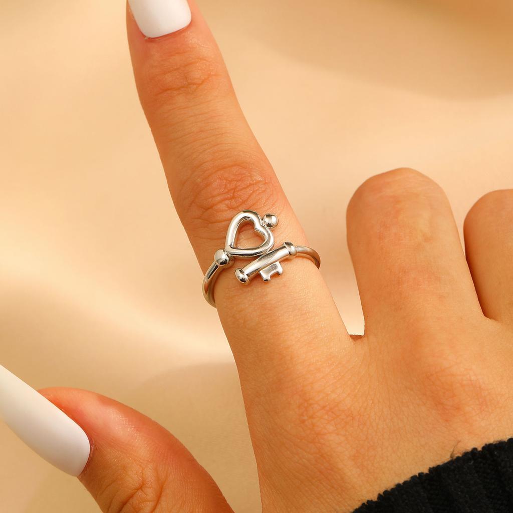 Simple Personality Stainless Steel Hollowed-out Heart Key Shape Opening Rings for Women Fashion Charm Finger Jewelry Accessories