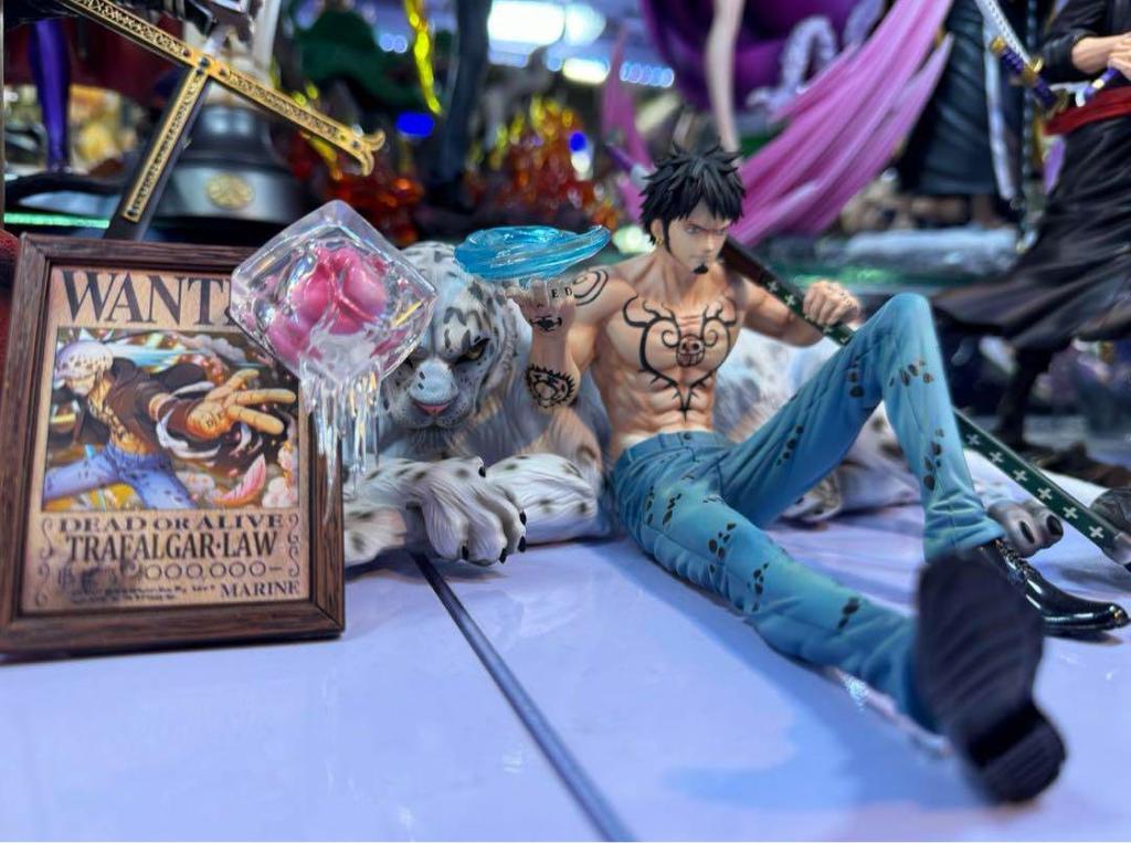 [USED] One Piece Trafalgar Law Garage Kit Figure with White Tiger