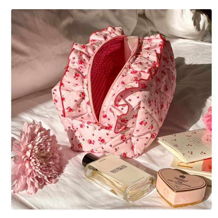YY Handmade Makeup Bag Frilly Pink Floral Bow Pattern With Pink Gingham Lining Quilted Toiletry Travel Cosmetic Skincare Bag. розовый
