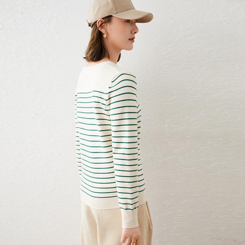 Striped long-sleeve knit top for women, 2026 spring and autumn new style, short Korean version, loose casual inner sweater