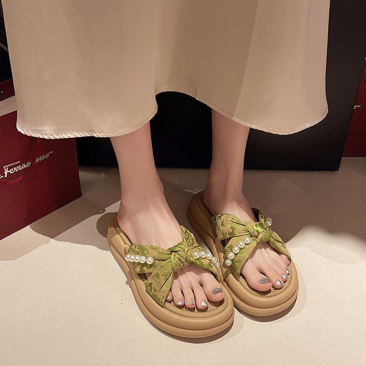 Gentle pearl Xiaoxiangfeng one-word slippers summer new sweet cool slippers women's skirt seaside beach shoes